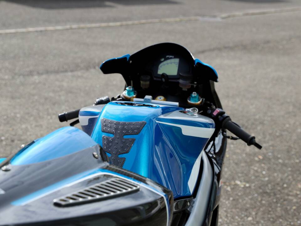 Image 51/69 of Petronas FP1 (2003)