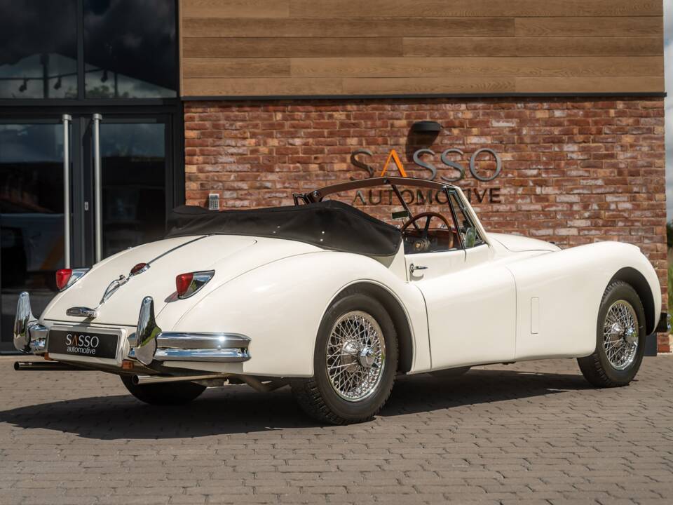 Image 30/58 of Jaguar XK 140 SE DHC (1955)