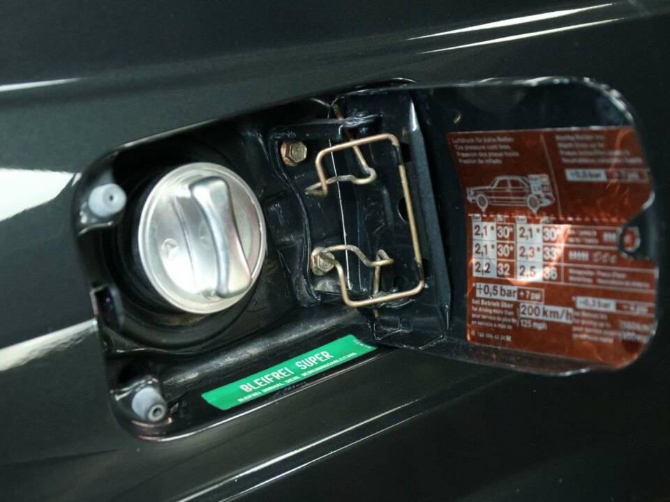 Immagine 46/50 di Mercedes-Benz 560 SEC (1990)