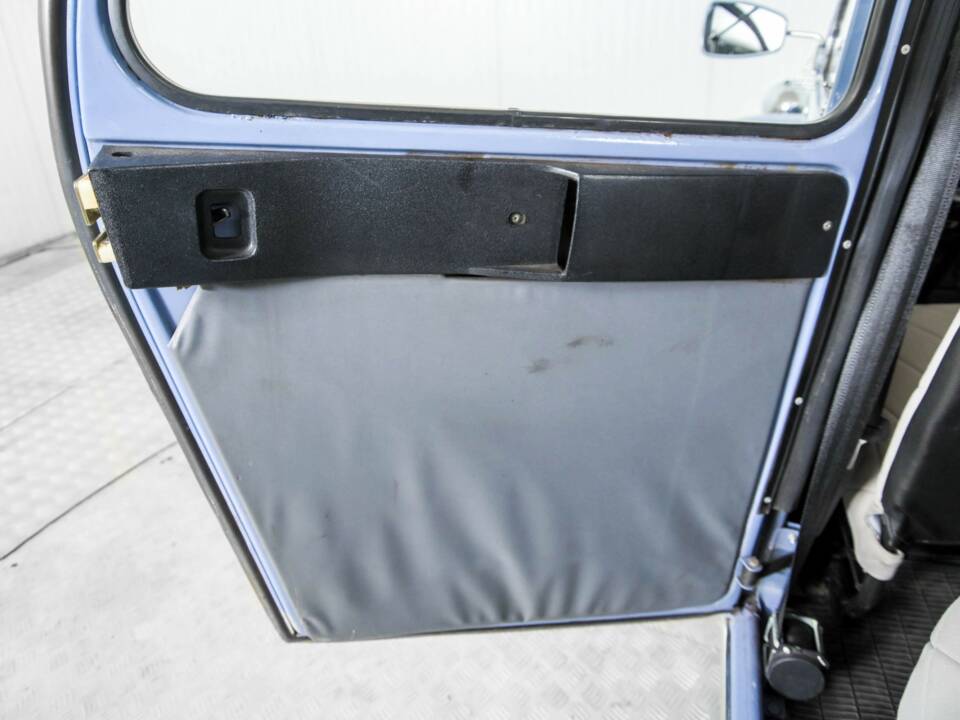 Image 33/50 of Citroën 2 CV 6 (1987)