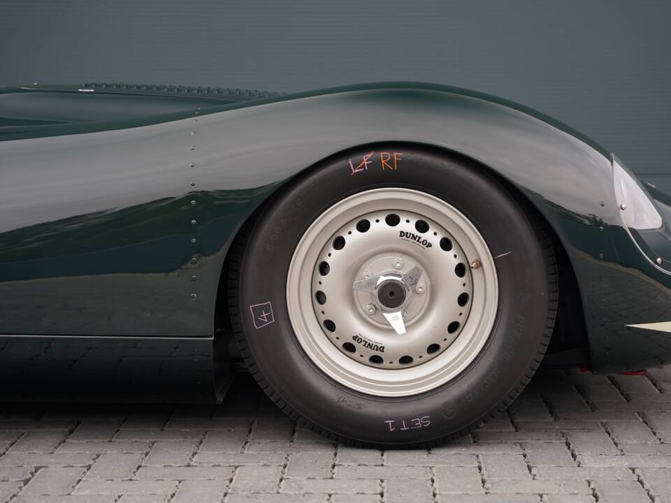 Image 46/50 of Lister Knobbly (1959)
