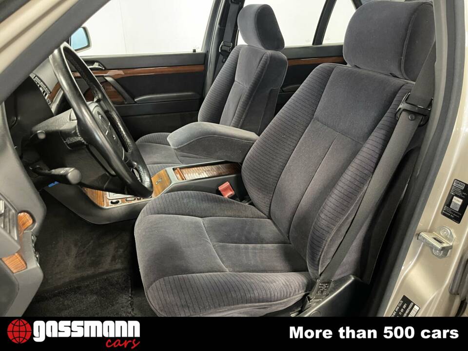 Image 9/15 of Mercedes-Benz 300 SE (1991)