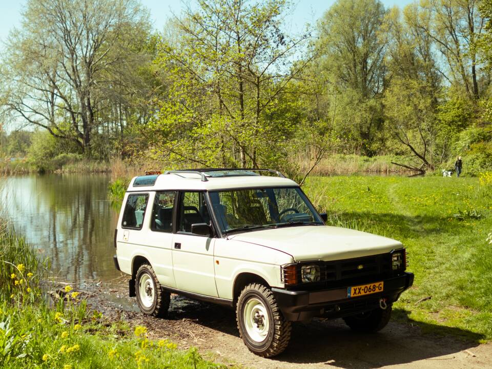 Image 2/18 of Land Rover Discovery (1990)