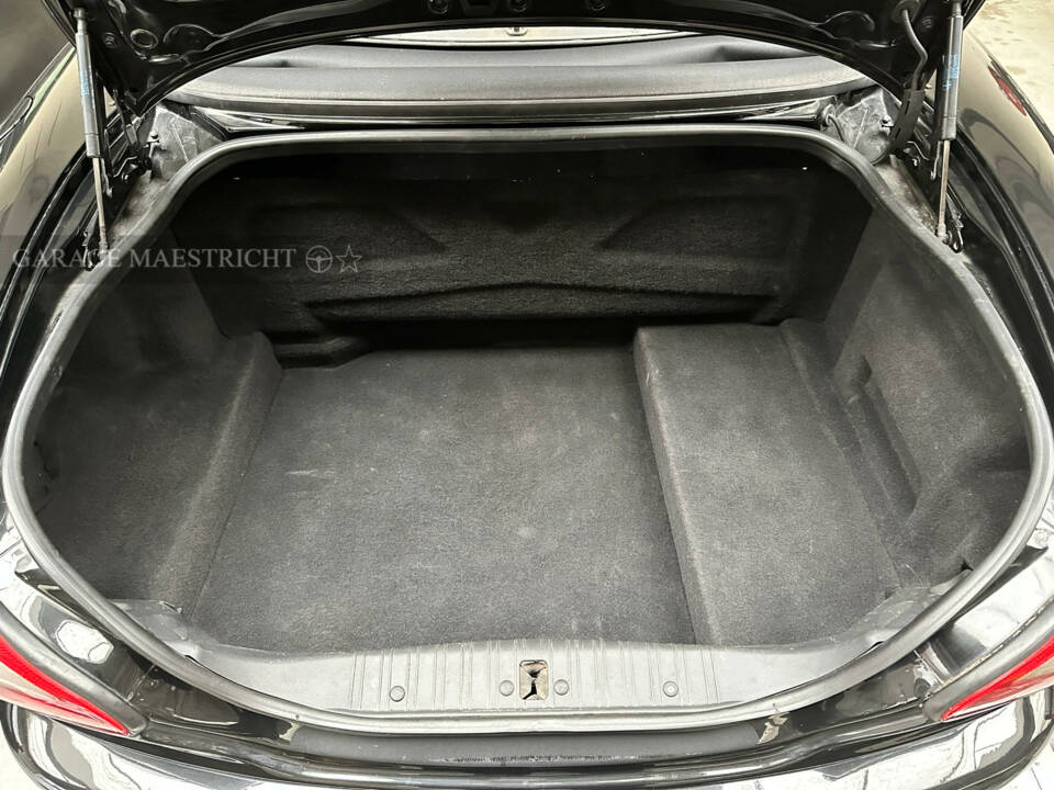 Image 15/75 de Jaguar XK8 4.0 (2000)