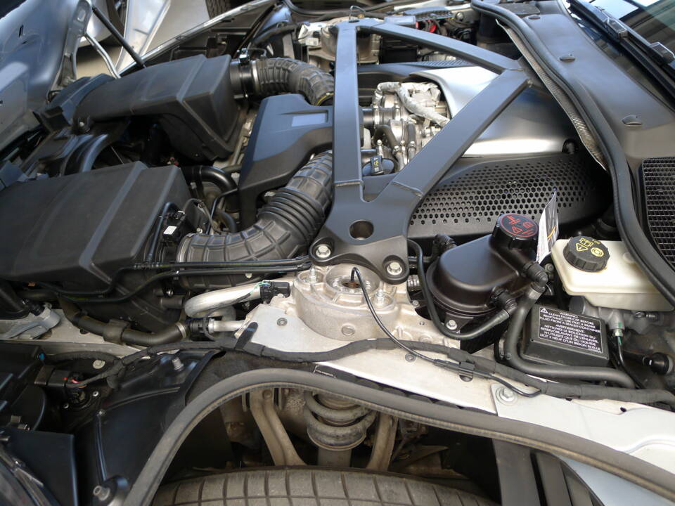Image 12/37 of Aston Martin DB 11 V12 (2020)