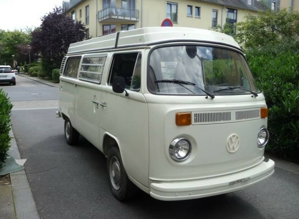 Image 1/100 of Volkswagen T2b Westfalia (1973)