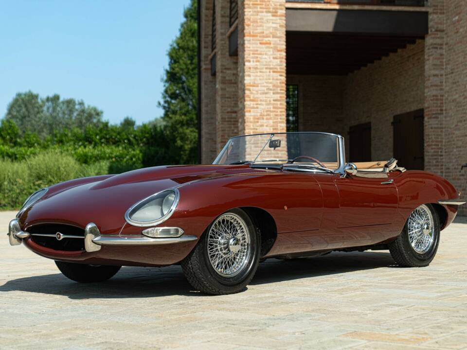 Image 2/50 de Jaguar E-Type 3.8 (1964)