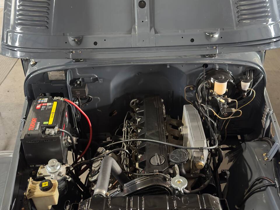 Image 24/50 of Toyota Land Cruiser BJ 40 (1981)