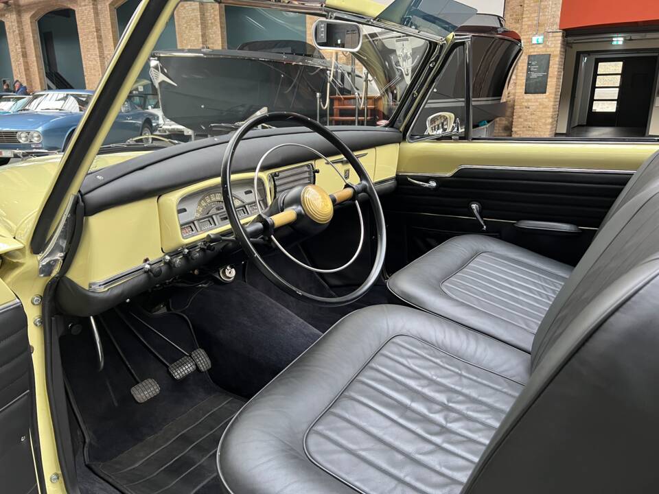 Bild 17/31 von Peugeot 403 Cabriolet (1957)