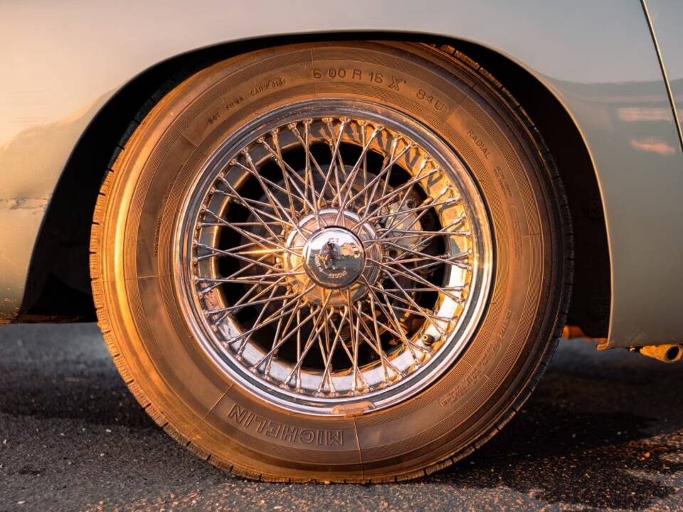 Image 15/24 of Aston Martin DB 4 (1962)