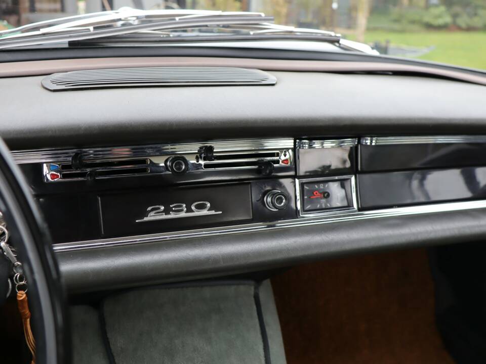 Afbeelding 17/50 van Mercedes-Benz 230 S (1967)