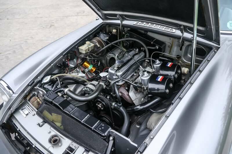 Image 15/26 of MG MGB GT V8 SEC (1981)
