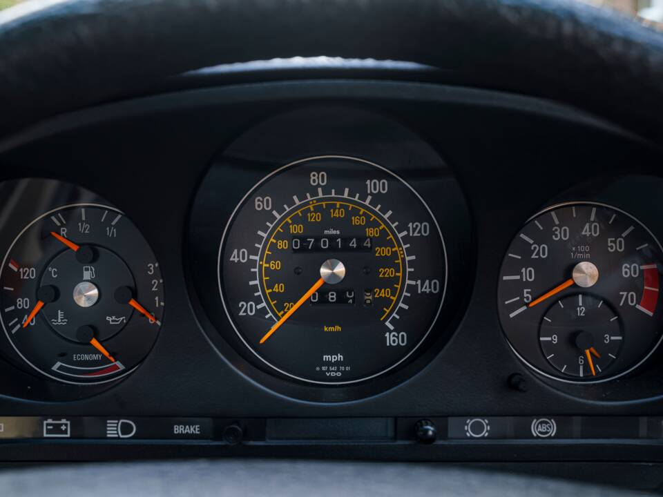 Imagen 18/28 de Mercedes-Benz 380 SL (1985)