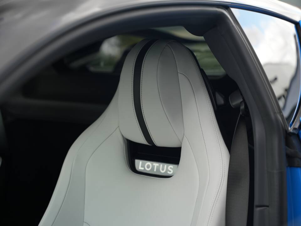 Image 18/50 of Lotus Emira "First Edition" (2022)