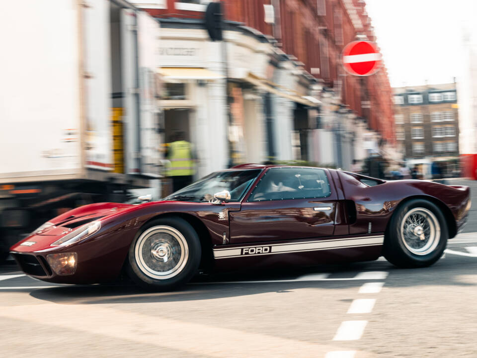 Image 30/32 of Ford GT40 (1965)