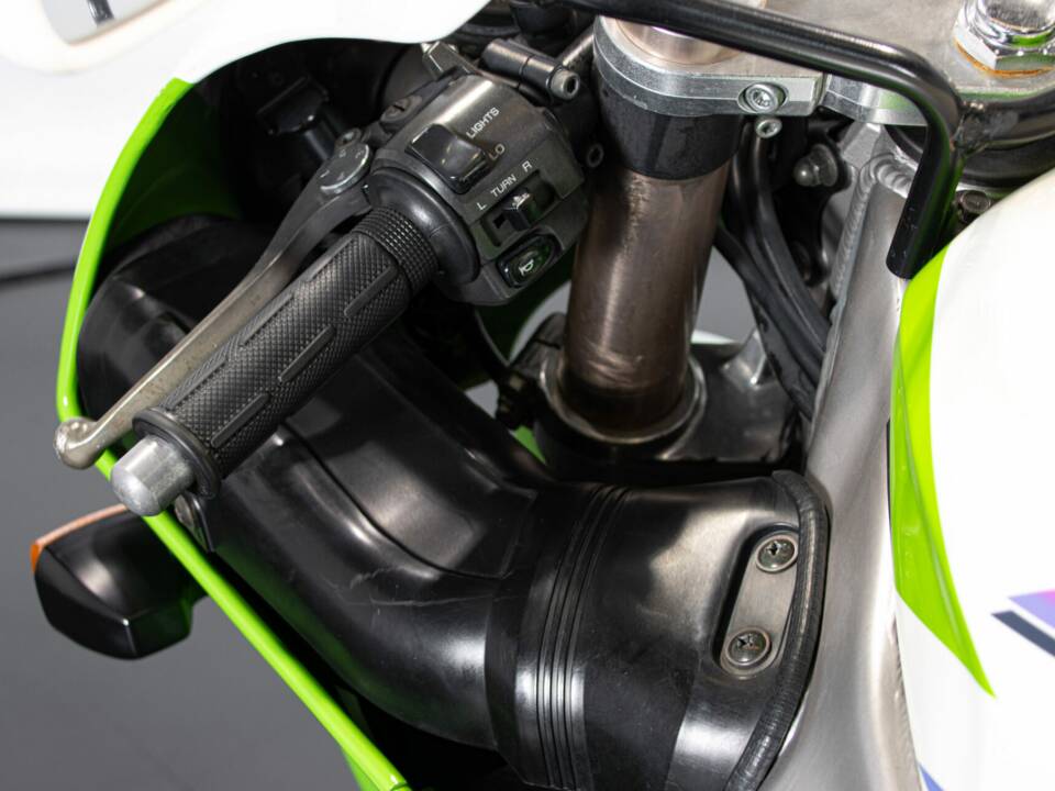 Image 40/49 of Kawasaki ZX-R 750 (1994)