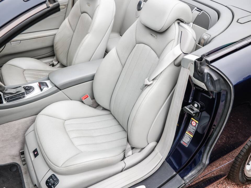 Image 29/41 of Mercedes-Benz SL 55 AMG (2003)