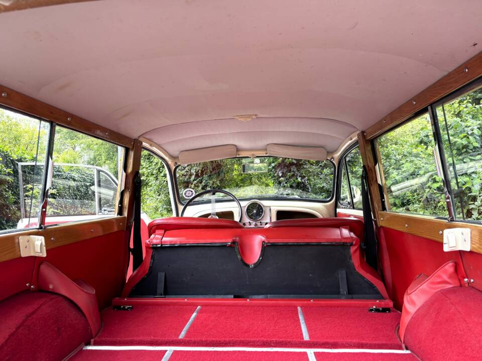 Image 11/32 of Morris Minor 1000 Traveller (1968)