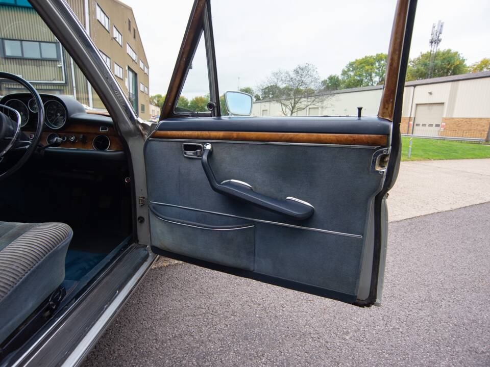 Immagine 12/34 di Mercedes-Benz 300 SEL 3.5 (1972)