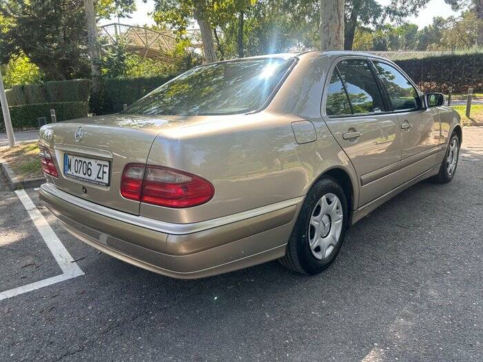 Image 6/6 of Mercedes-Benz E 240 (2000)