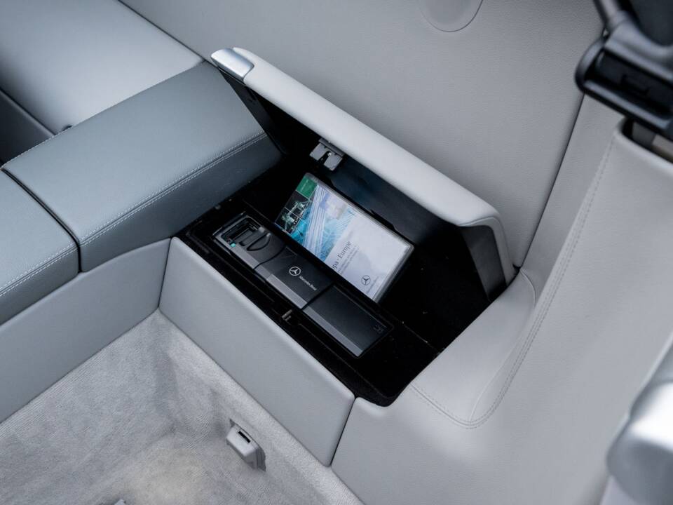 Image 30/42 of Mercedes-Benz SL 65 AMG (2006)