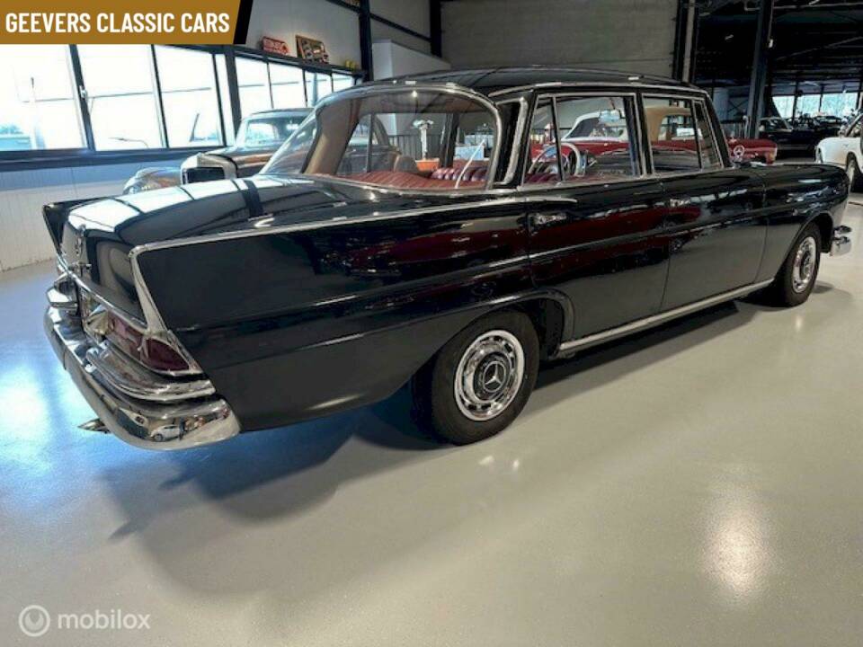 Image 4/20 de Mercedes-Benz 220 S b (1963)