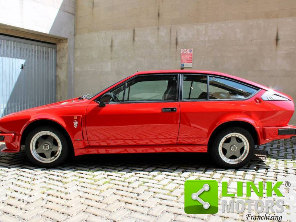 Imagen 2/10 de Alfa Romeo GTV 2.0 (1983)