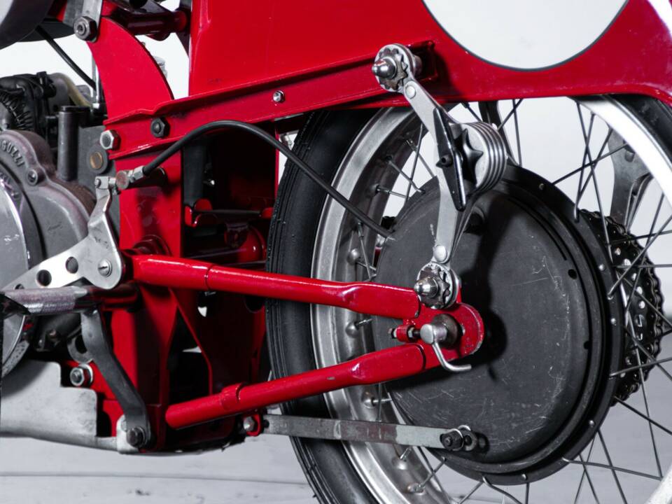 Image 37/50 of Moto Guzzi DUMMY (1948)