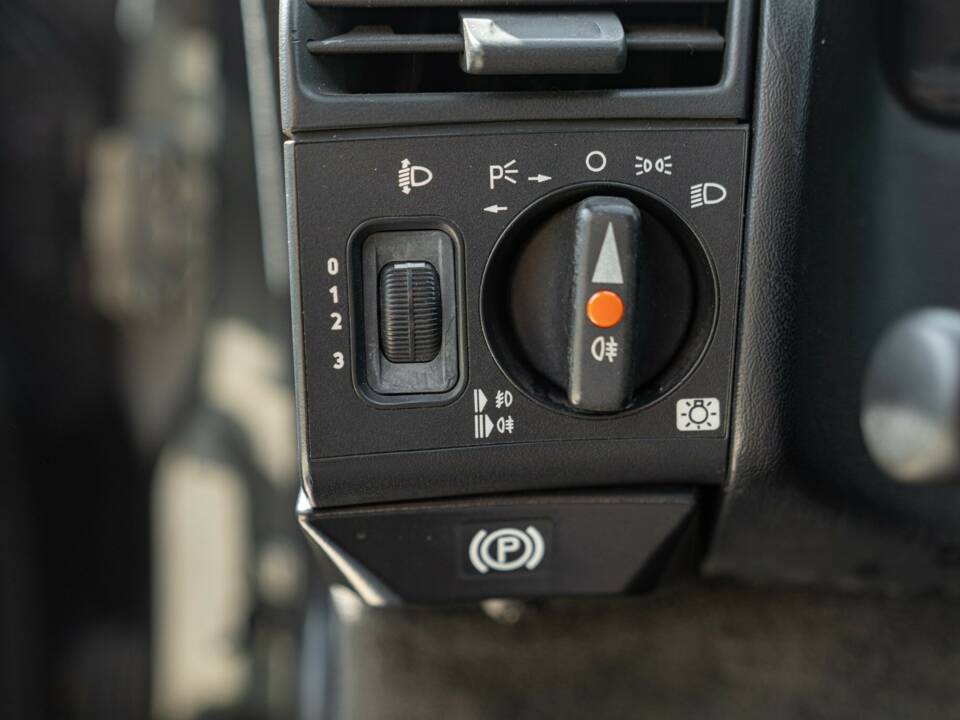 Image 38/50 of Mercedes-Benz 300 SL (1990)