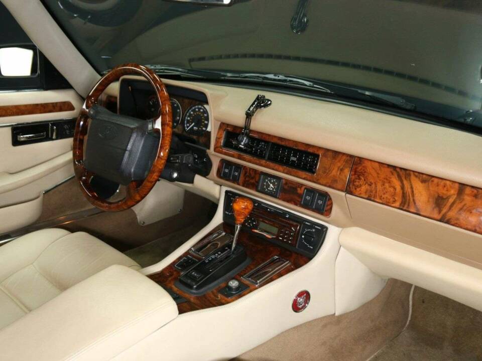 Image 23/49 de Jaguar XJS 4.0 (1995)