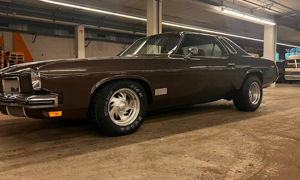 Image 4/8 of Oldsmobile Cutlass Supreme (1973)