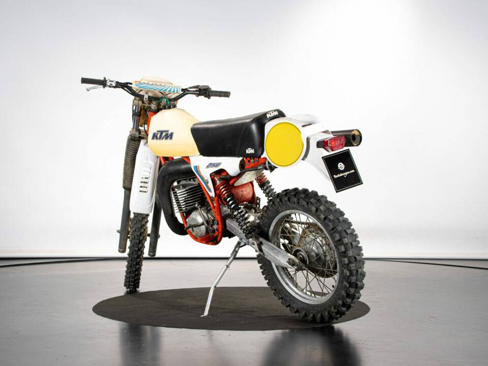 Image 2/41 of KTM GS 250 (1981)