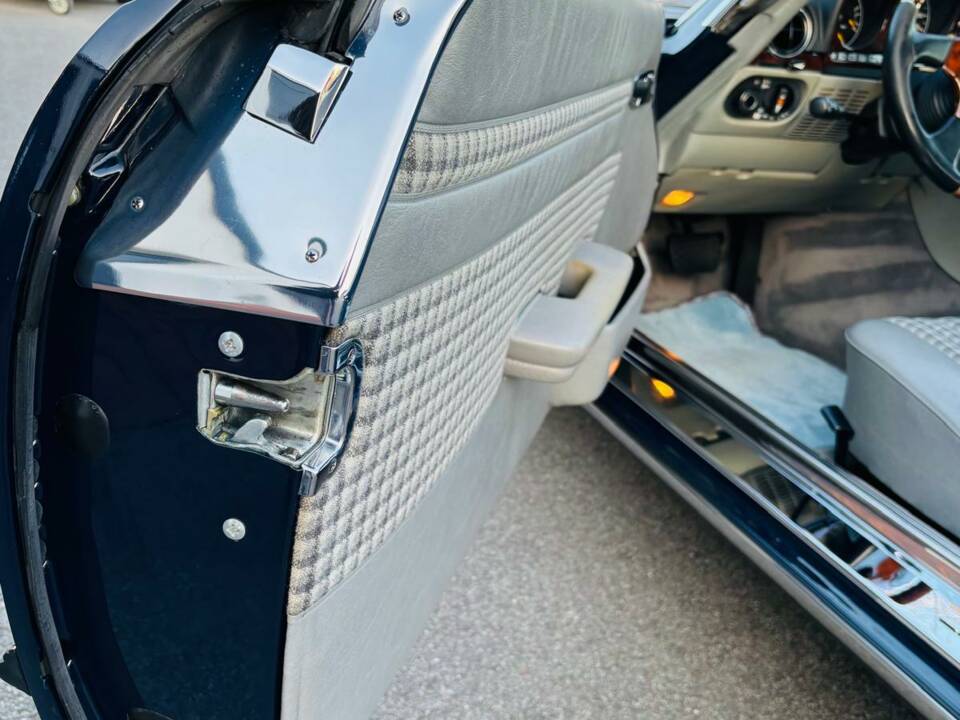 Image 21/23 of Mercedes-Benz 500 SL (1986)