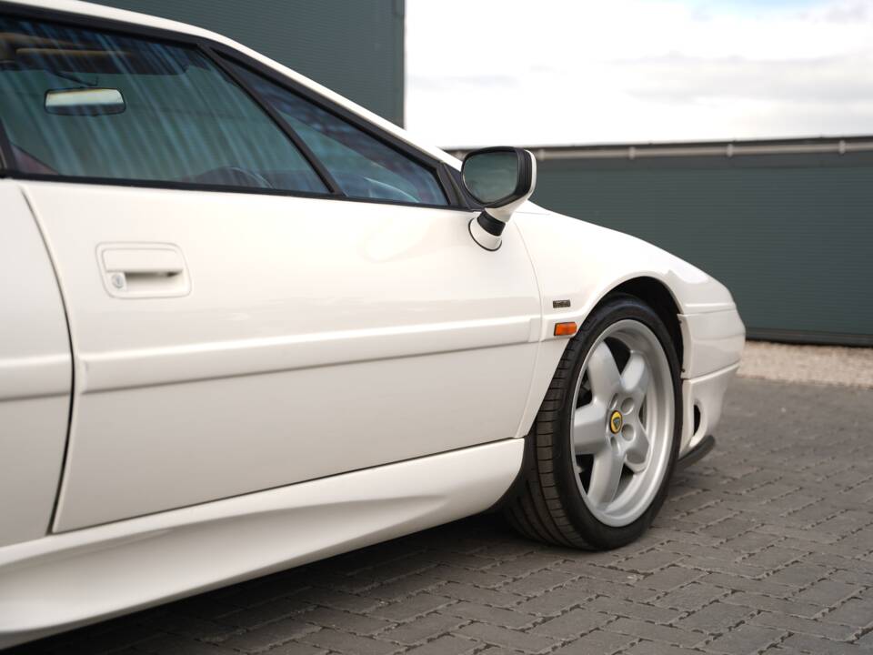 Image 47/50 of Lotus Esprit S4 (1994)