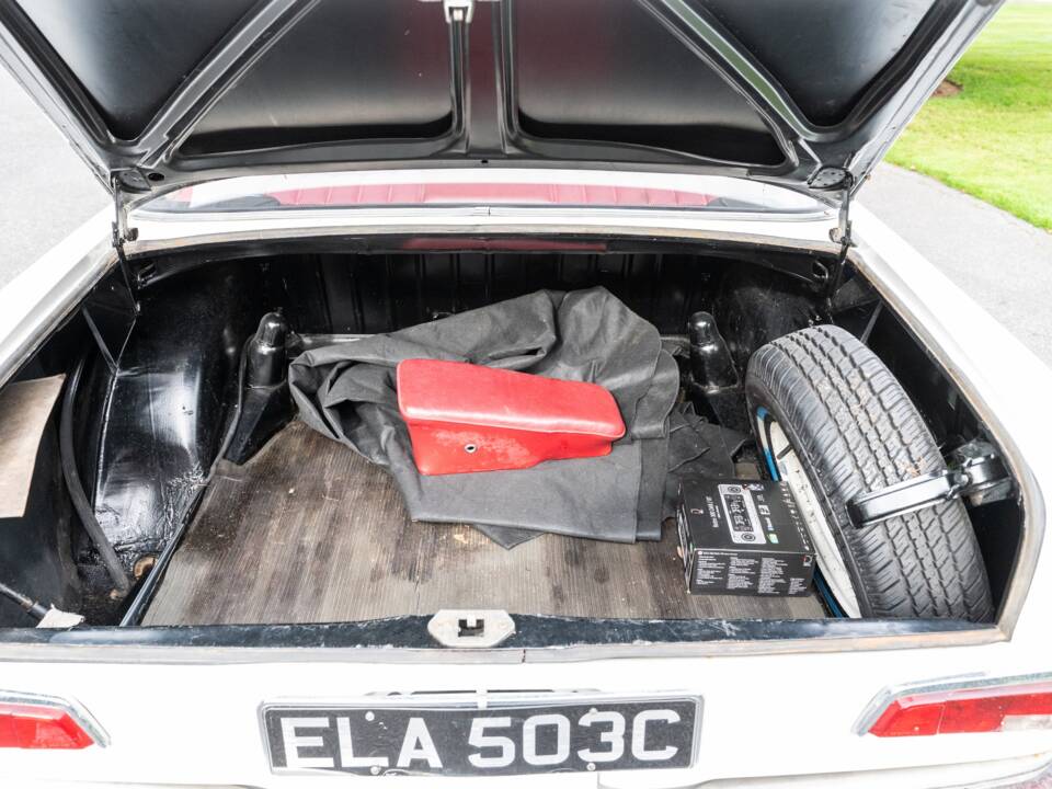 Image 32/35 of Mercedes-Benz 190 c (1965)