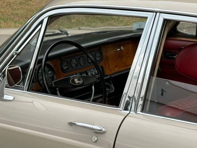 Bild 8/40 von Jaguar XJ 6 4.2 (1971)