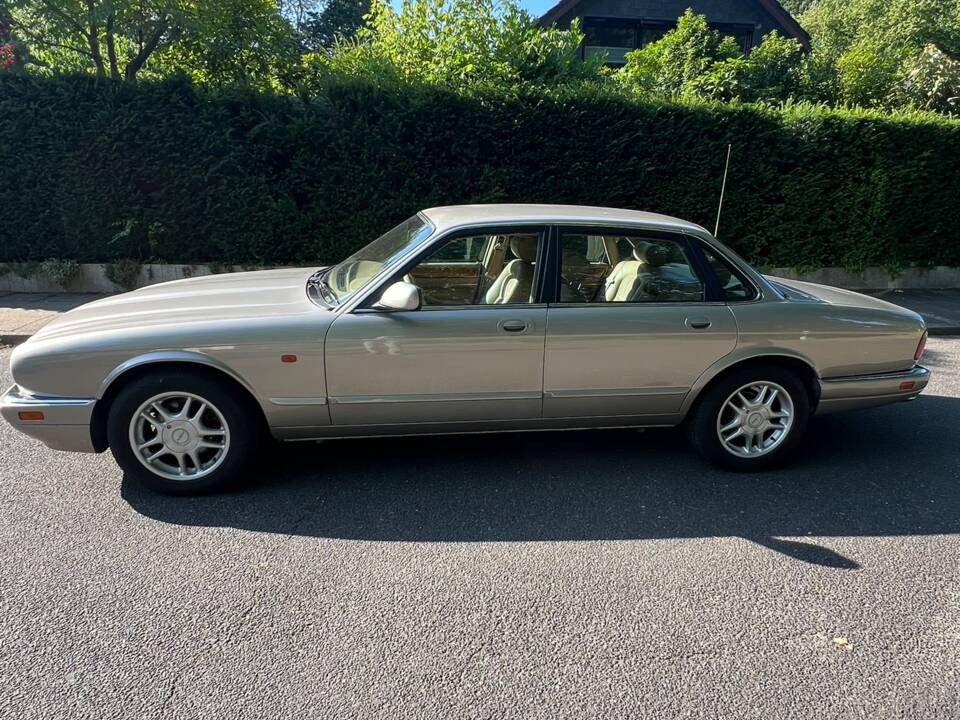 Image 4/31 of Jaguar XJ6 3.2 (1995)