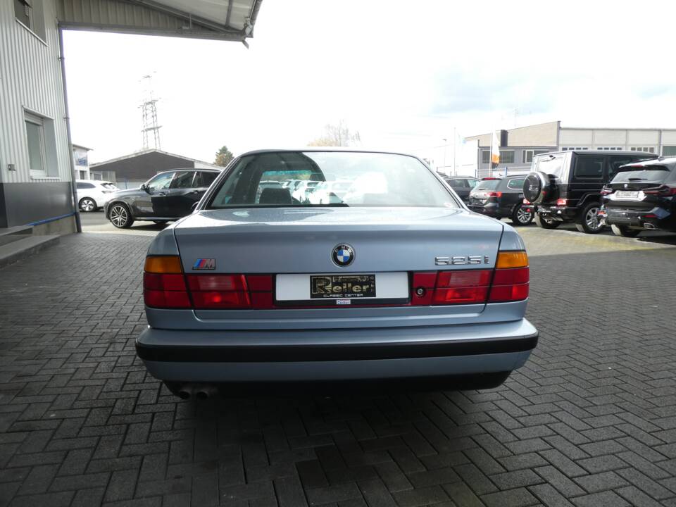 Image 5/16 of BMW 525i (1990)