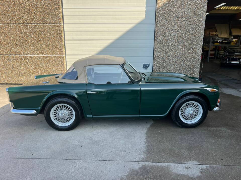 Image 3/7 de Triumph TR 4A (1966)