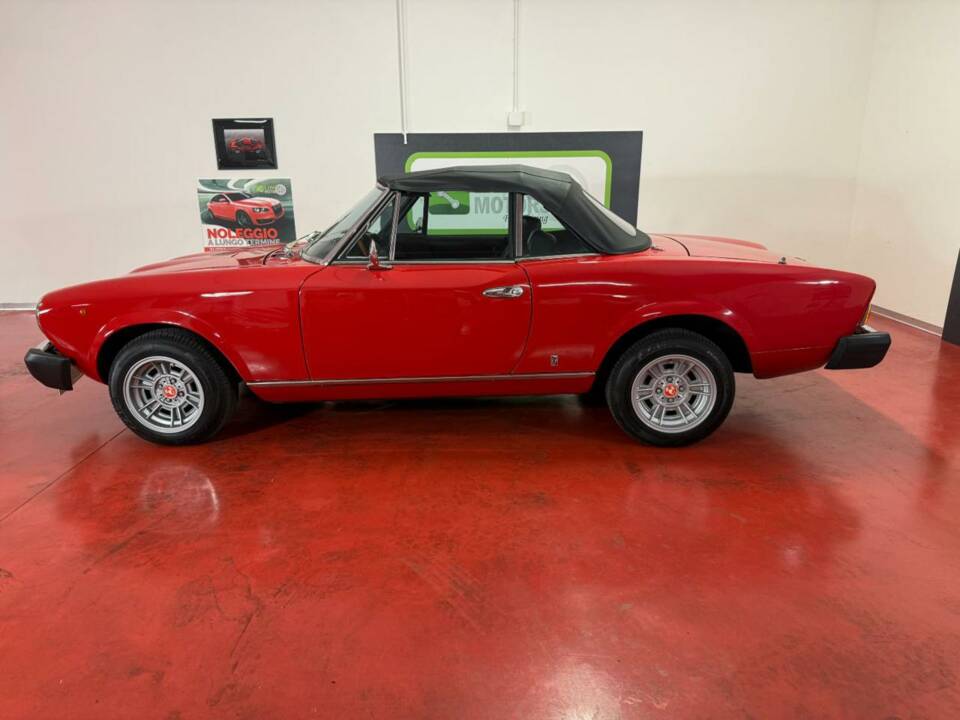 Image 3/50 de FIAT 124 Spider CS1 (1978)