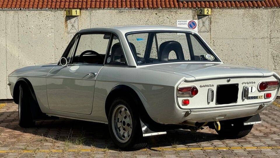 Image 2/16 de Lancia Fulvia Coupe HF 1.6 (1971)