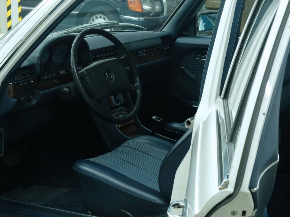 Image 18/50 de Mercedes-Benz 280 SEL (1978)
