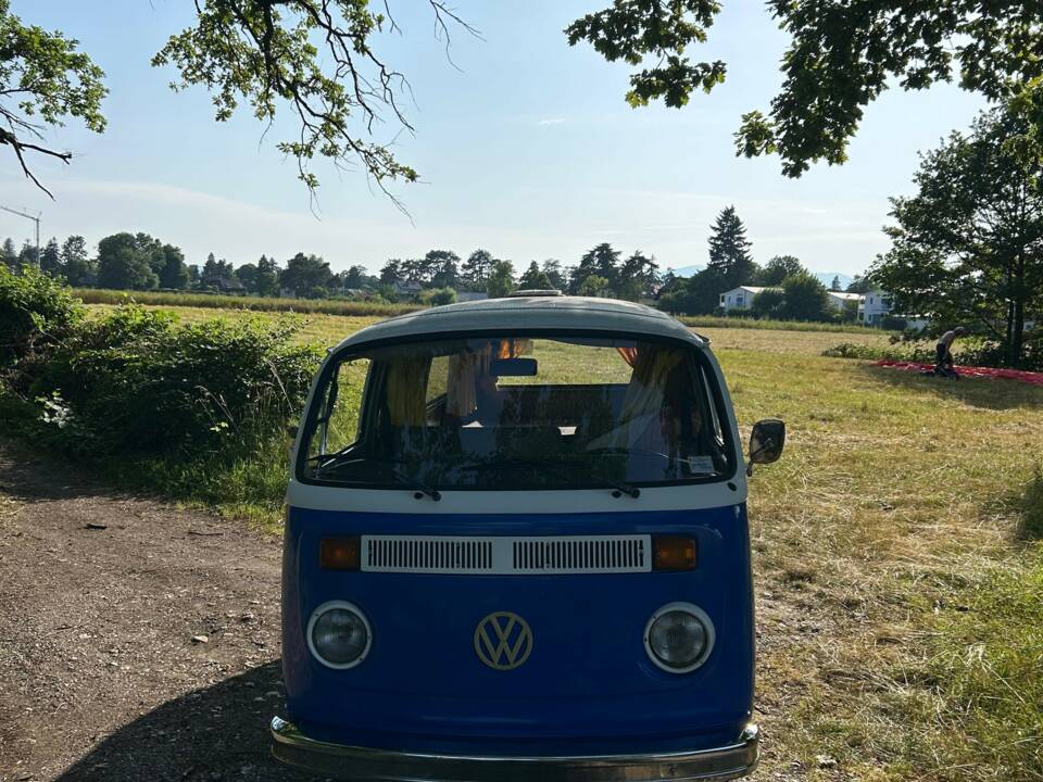 Image 1/20 of Volkswagen T2b Kombi (1974)