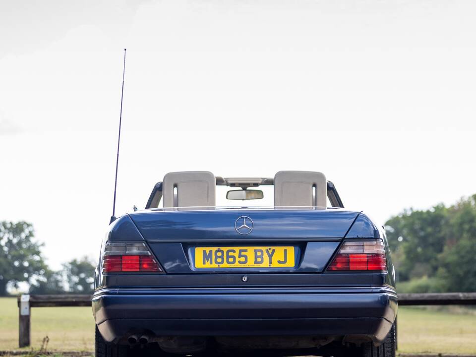 Bild 7/46 von Mercedes-Benz E 320 (1994)