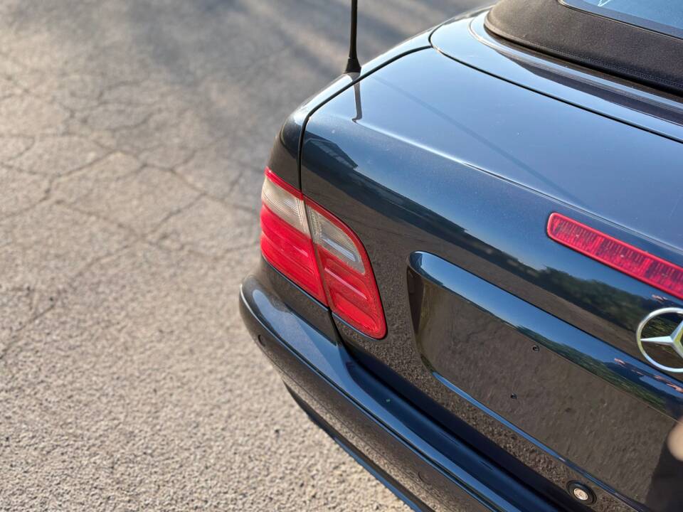 Image 20/24 of Mercedes-Benz CLK 430 (1999)