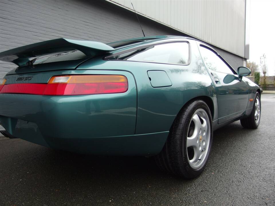 Bild 16/99 von Porsche 928 GTS (1992)