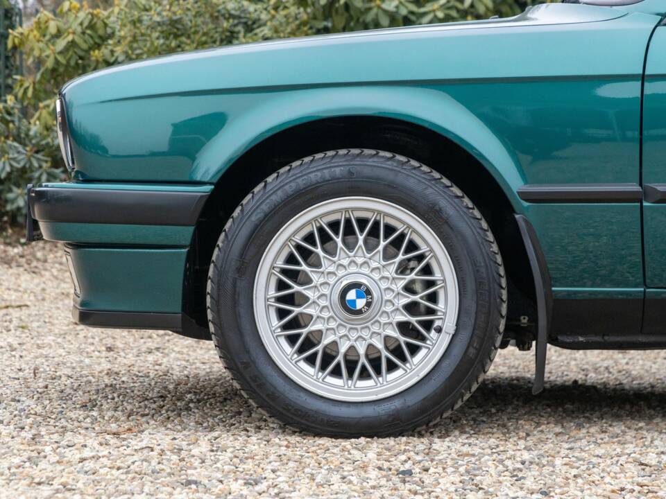 Bild 37/50 von BMW 316i Touring (1993)
