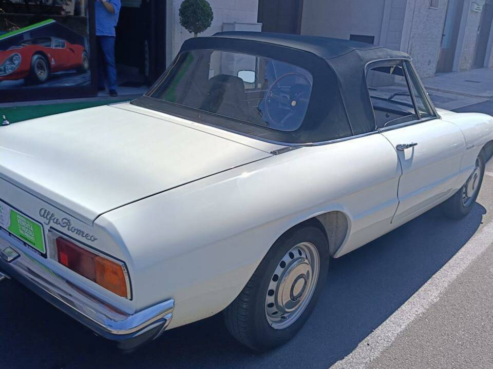 Image 5/50 de Alfa Romeo Spider 1600 Junior (1975)