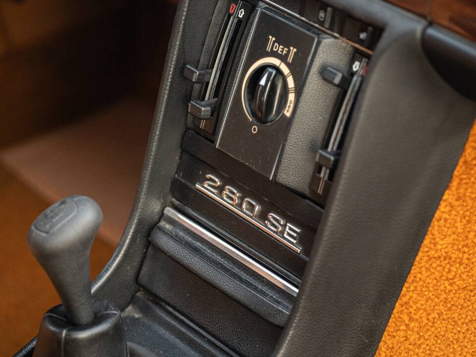 Afbeelding 29/75 van Mercedes-Benz 280 SE (1976)