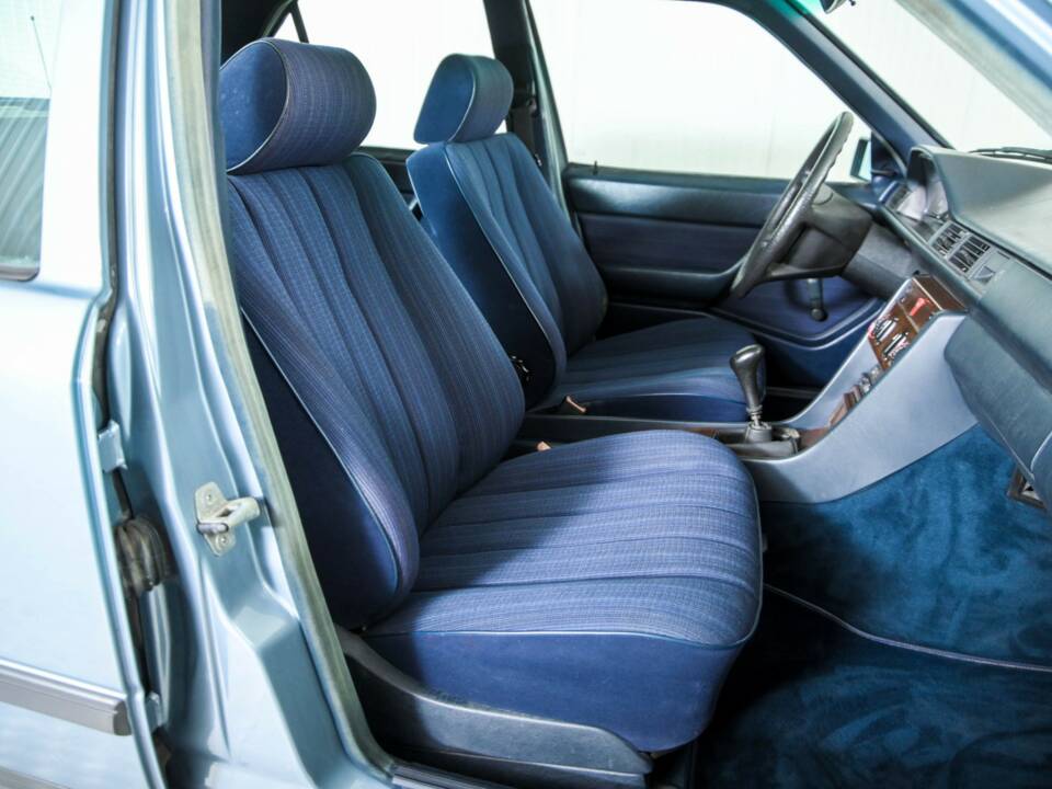 Bild 16/50 von Mercedes-Benz 230 E (1985)
